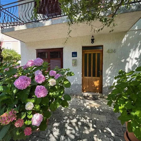 In House - S2 - Double In Jelsa On Hvar With Private Ensuite Bathroom Penzion
